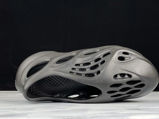 Slide Yeezy Runner Foam 1006